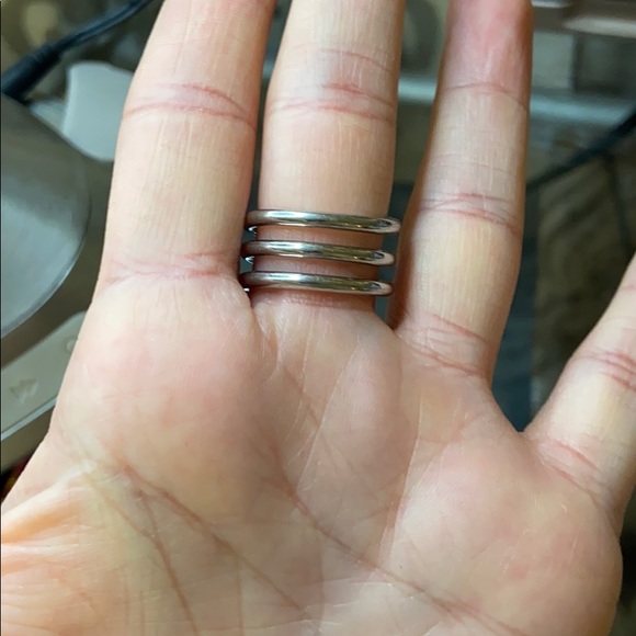 Lia Sophia silver ring - Picture 2 of 3